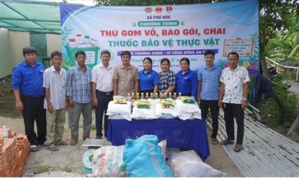 Ngày 14/8/2026, Hội Nông dân xã Phú Hòa phối hợp với Đoàn Thanh niên xã tổ chức ra quân vận động cán bộ, đoàn viên, hội viên và Nhân dân thu gom vỏ chai, bao bì thuốc bảo vệ thực vật (BVTV) đã qua sử dụng tại hộ gia đình, đồng ruộng và các tuyến bờ kênh trên địa bàn.